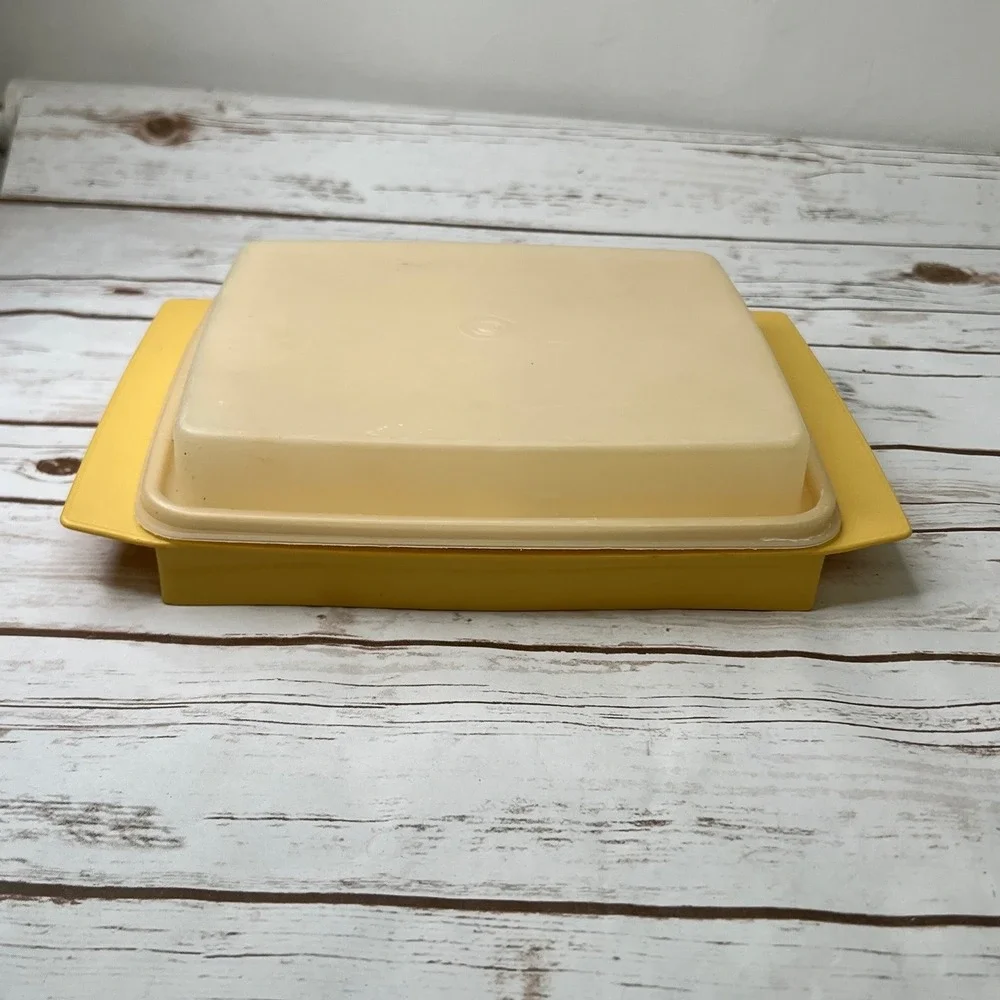 Tupperware Divided Serving Tray Harvest Gold Yellow Vintage 723-2 15 Inch